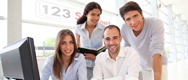 L'&eacute;quipe 123-SMS.net dans ses locaux
